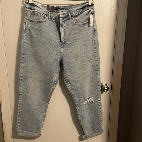 NWT!! Women’s Gap Cigarette Jeans - Picture 2 of 5